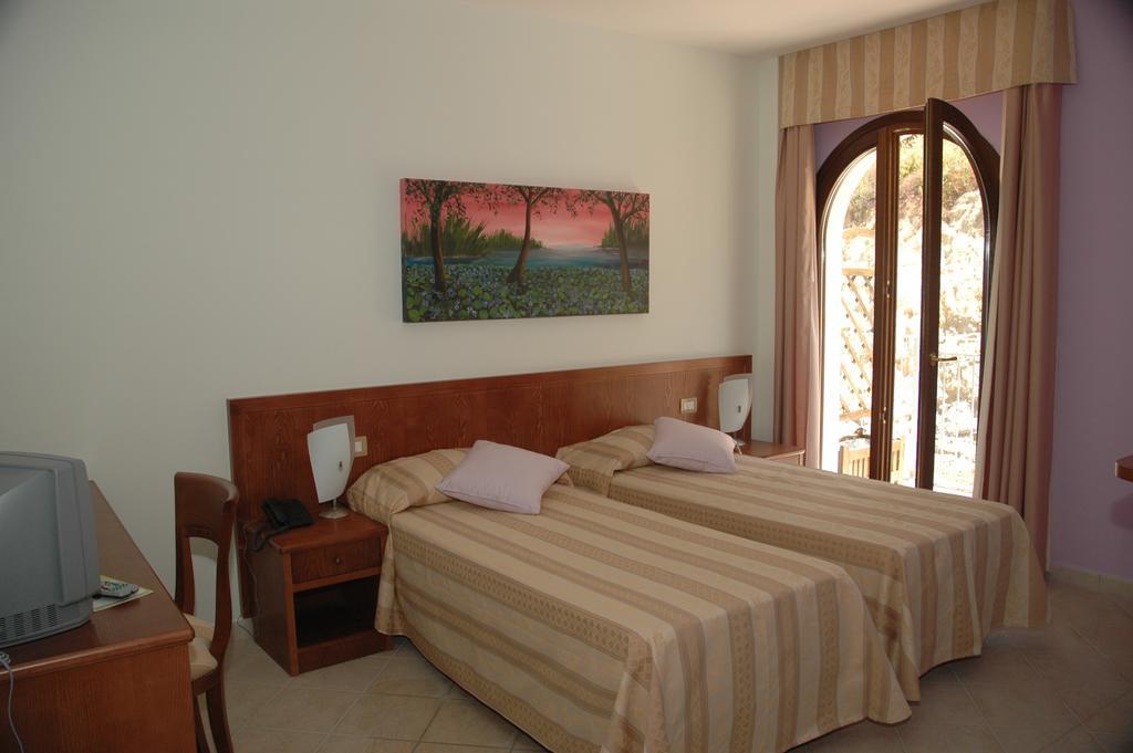Agriturismo L'Arca Di Anna Brambilla Belvedere Marittimo Room photo